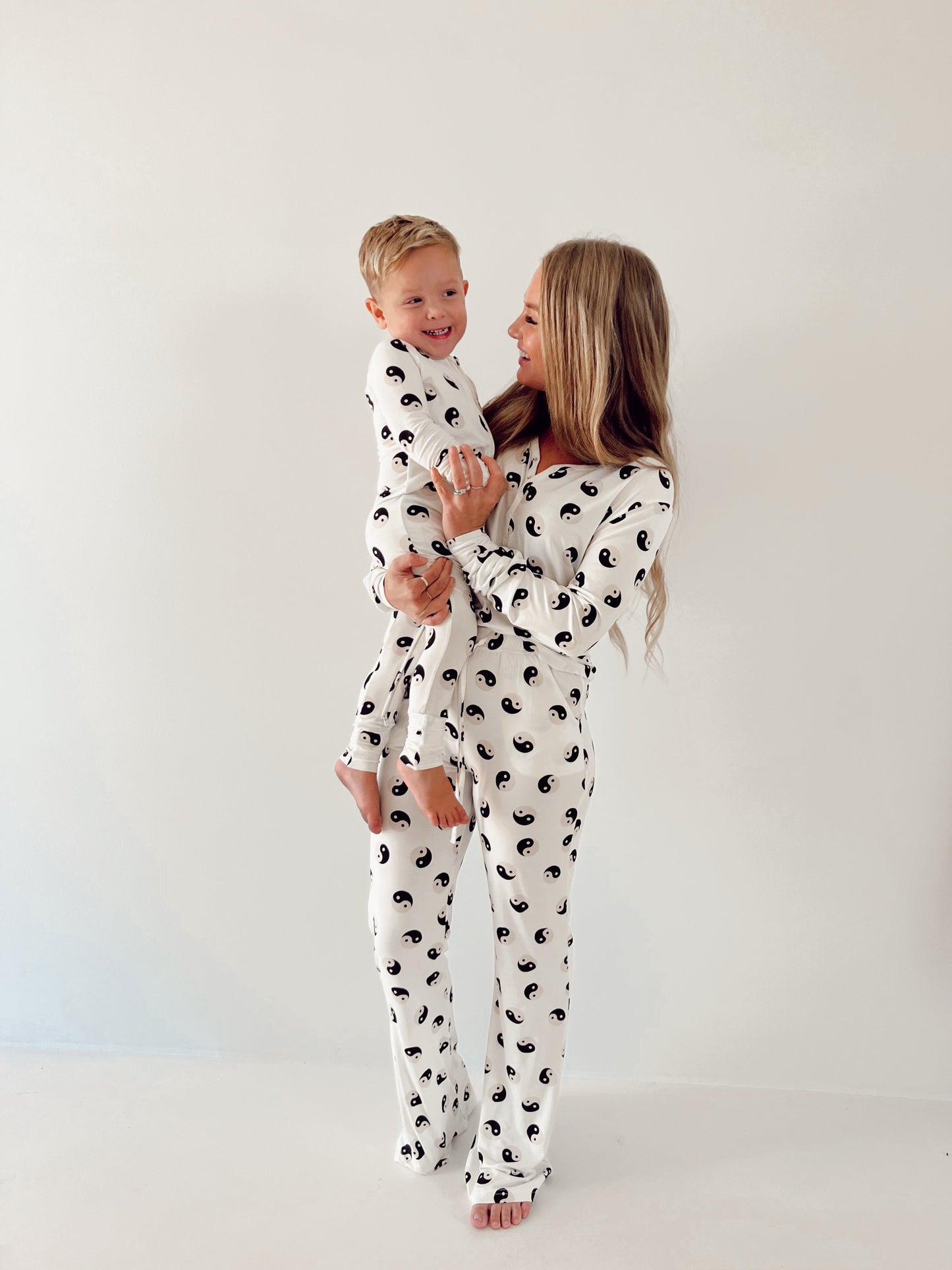 Women's Bamboo Pajamas | Black & White Yin Yang