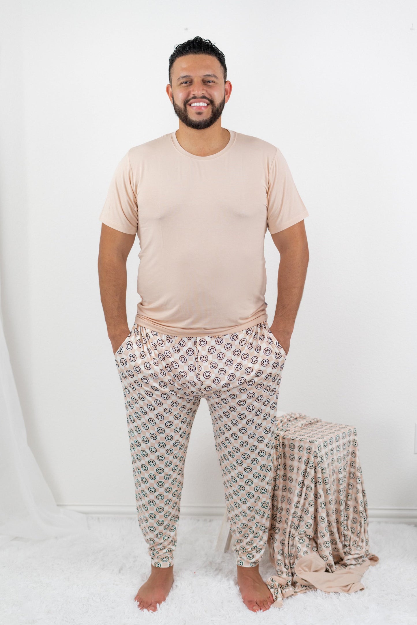 SANDY SMILES CHECKERS SHORT SLEEVE MEN'S DREAM JOGGER SET