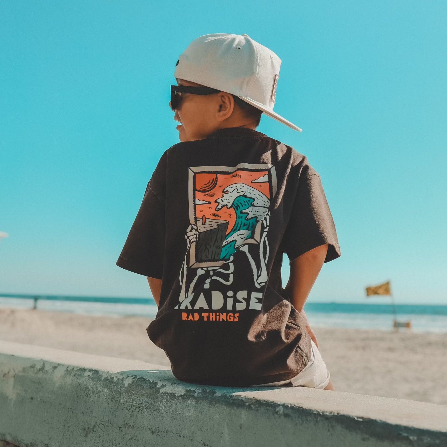 ANOTHER DAY IN PARADISE TEE - VINTAGE BROWN - Mack & Harvie