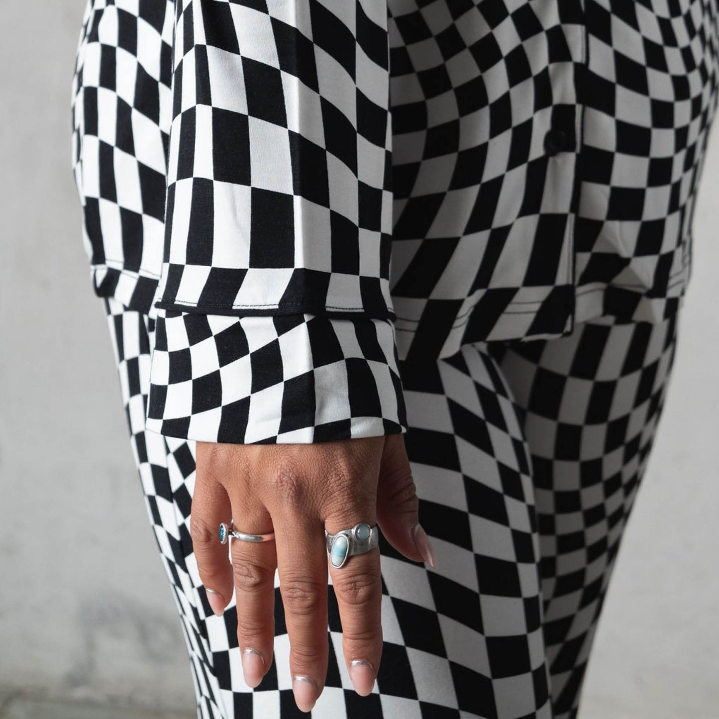 B&W Wavy Checker | Women's Flare Set (Long Sleeve)