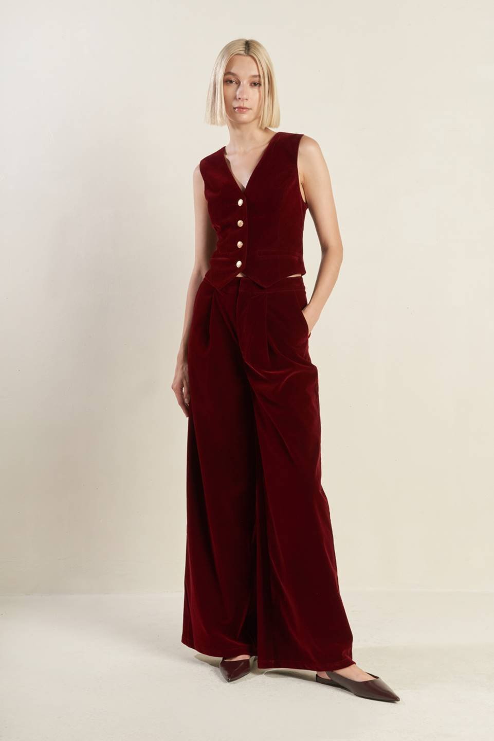 COY CHARM VELVET VEST - Mack & Harvie