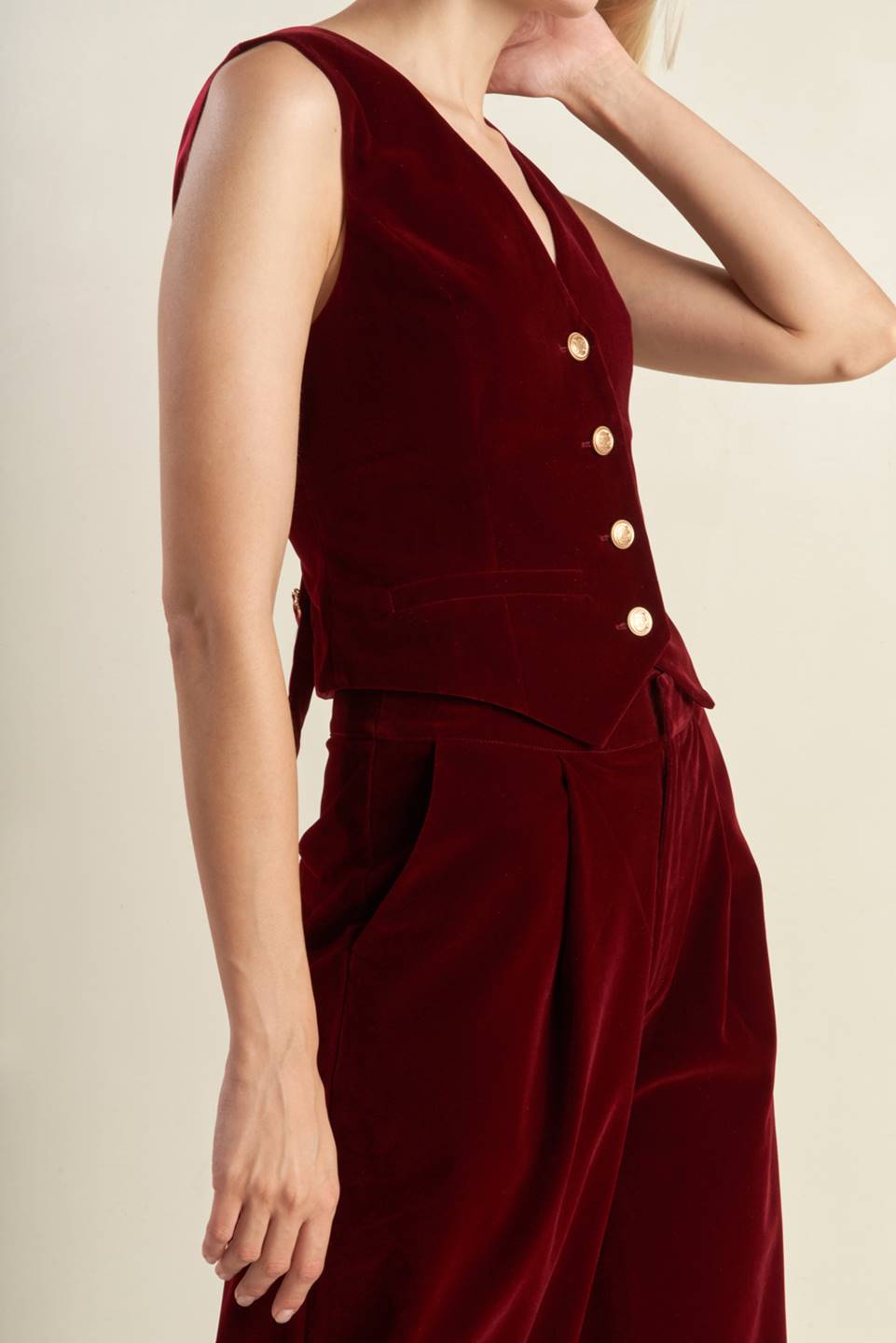 COY CHARM VELVET VEST - Mack & Harvie