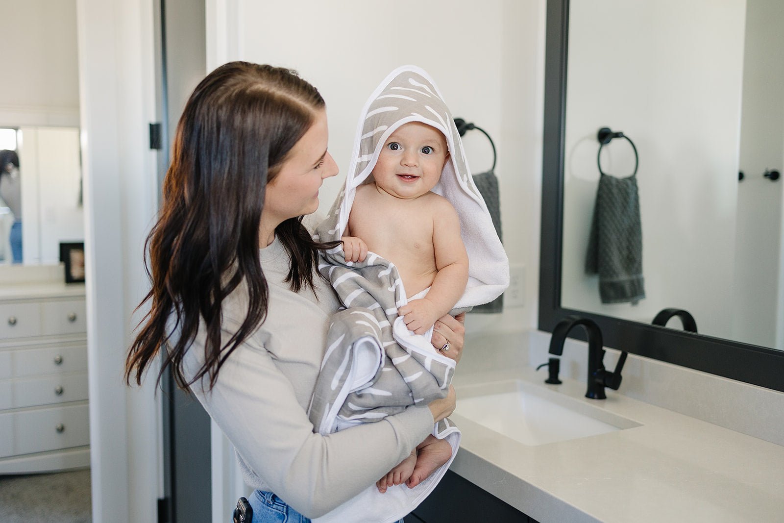 Grey Dash Muslin Hooded Towel - Mack & Harvie