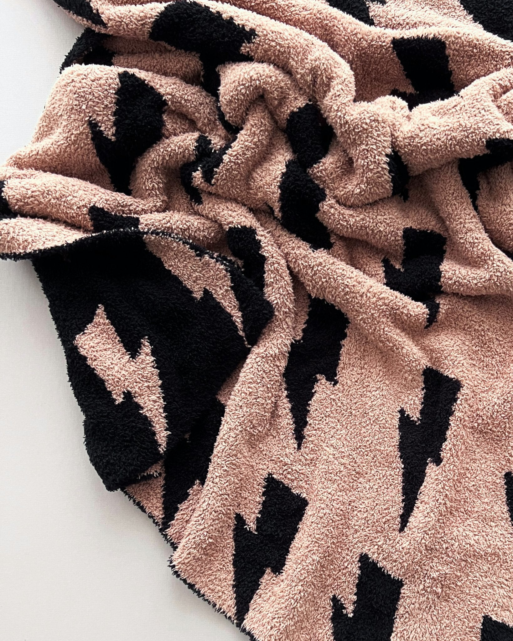 Lightning Bolt Fuzzy Blanket | Mocha - Mack & Harvie