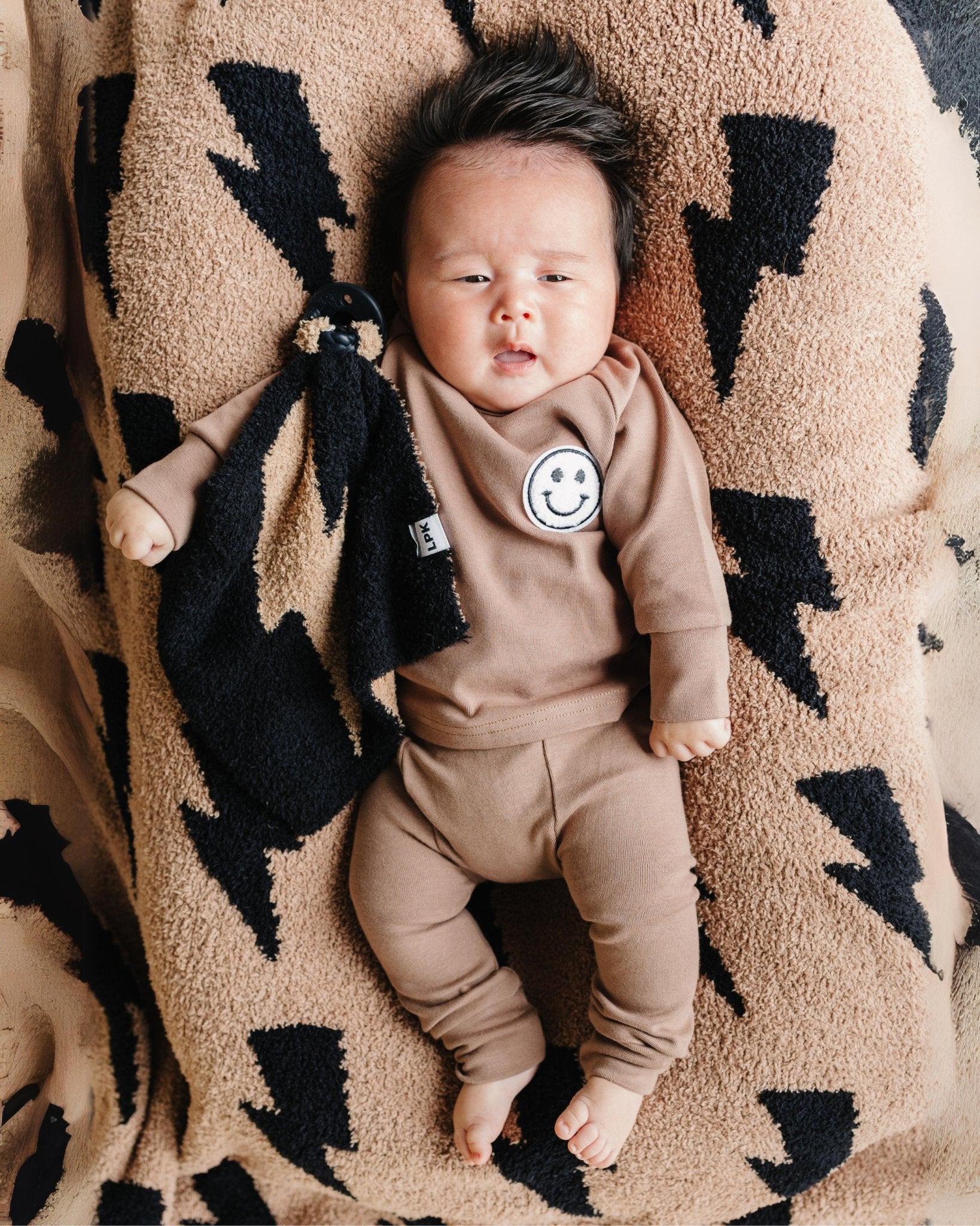 Lightning Bolt Fuzzy Blanket | Mocha - Mack & Harvie