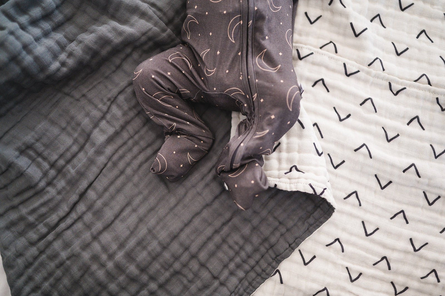 Muslin 6 - Layer Blanket - Black Arrow - Mack & Harvie