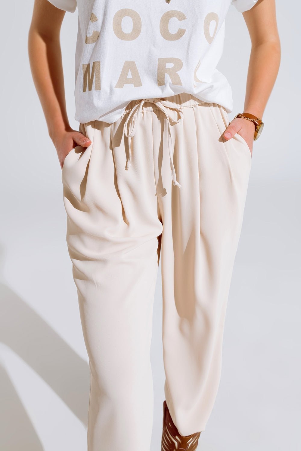 Pants in Beige With Front Pockets and Drawstring Closing - Mack & Harvie