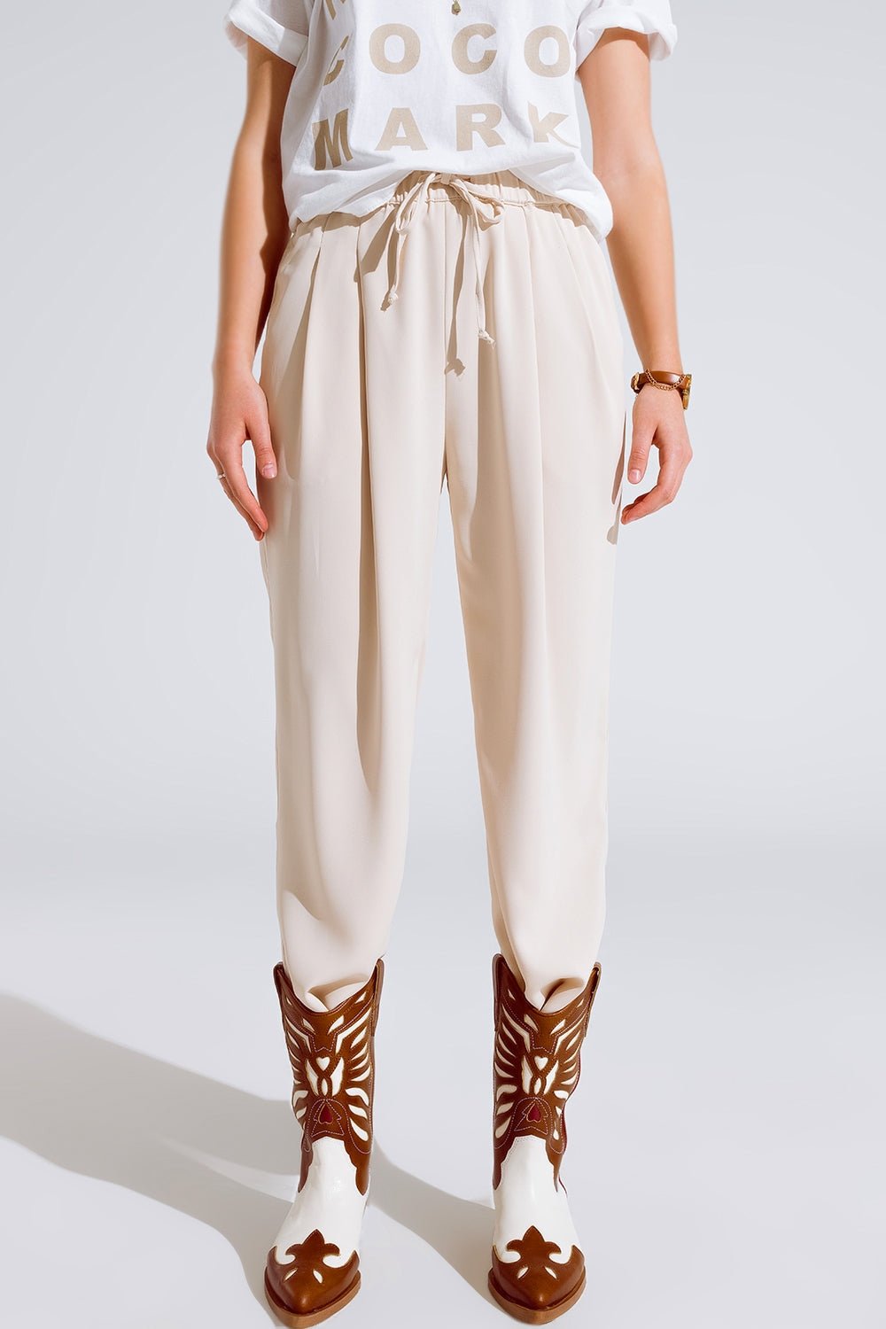 Pants in Beige With Front Pockets and Drawstring Closing - Mack & Harvie