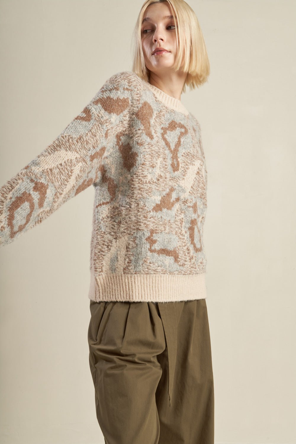 PROMINENT CHARM PULLOVER SWEATER TOP - Mack & Harvie