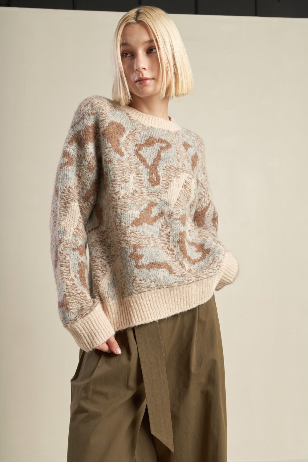 PROMINENT CHARM PULLOVER SWEATER TOP - Mack & Harvie