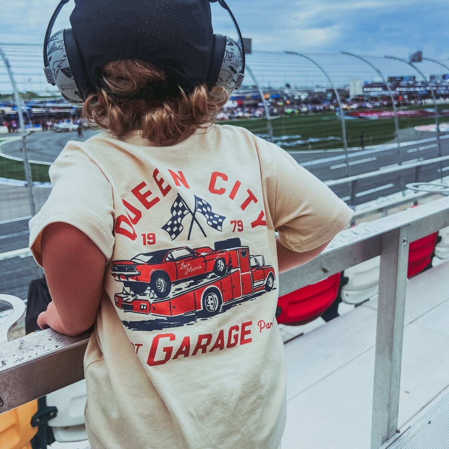 QUEEN CITY GARAGE TEE - VINTAGE CREAM - Mack & Harvie