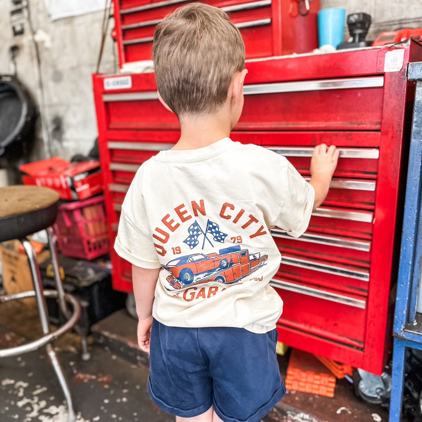 QUEEN CITY GARAGE TEE - VINTAGE CREAM - Mack & Harvie