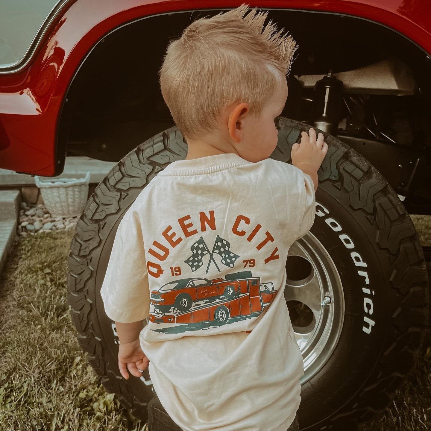 QUEEN CITY GARAGE TEE - VINTAGE CREAM - Mack & Harvie