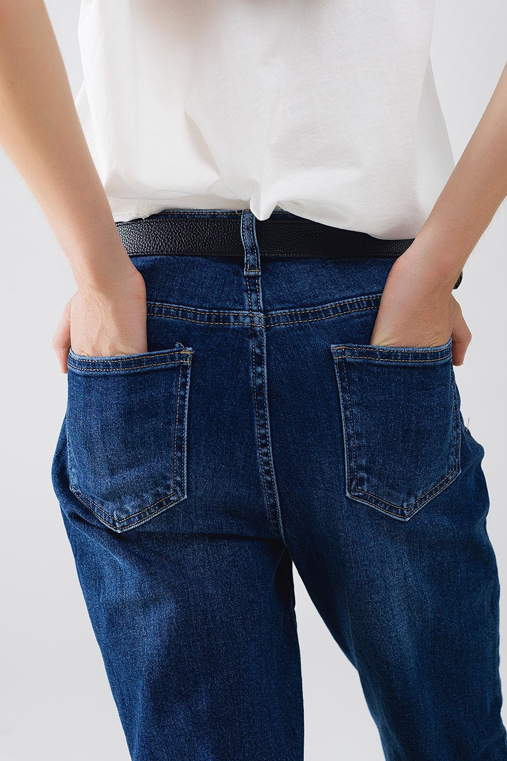 Straight Blue Jeans With Strass Front Details and Frayed Ends - Mack & Harvie