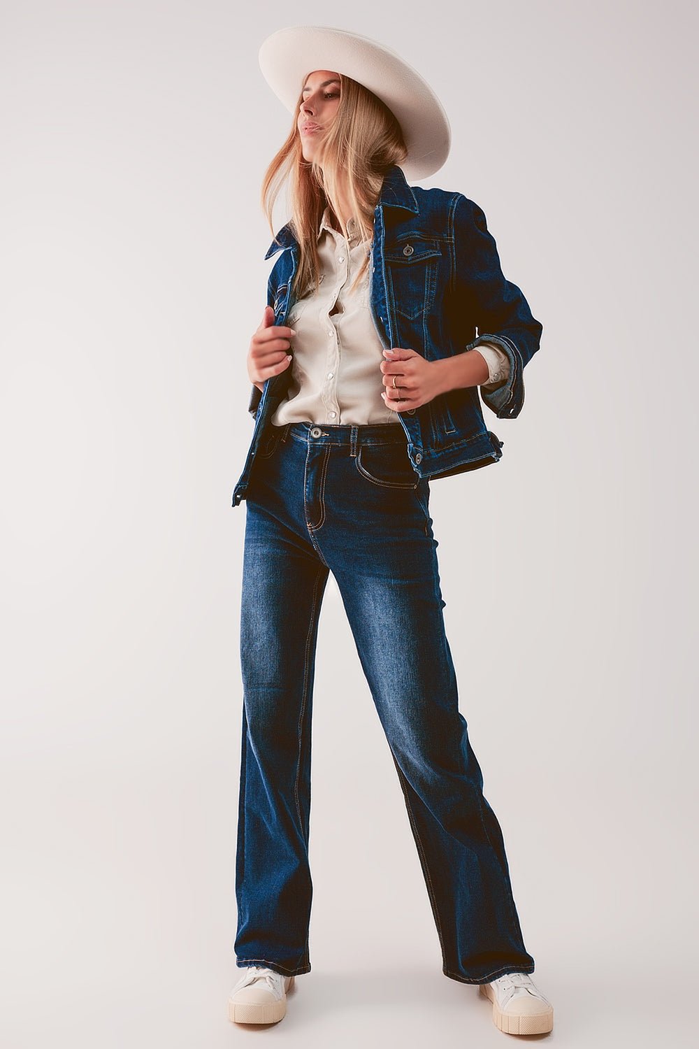 Straight Leg 90s Jeans With in Dark Blue - Mack & Harvie