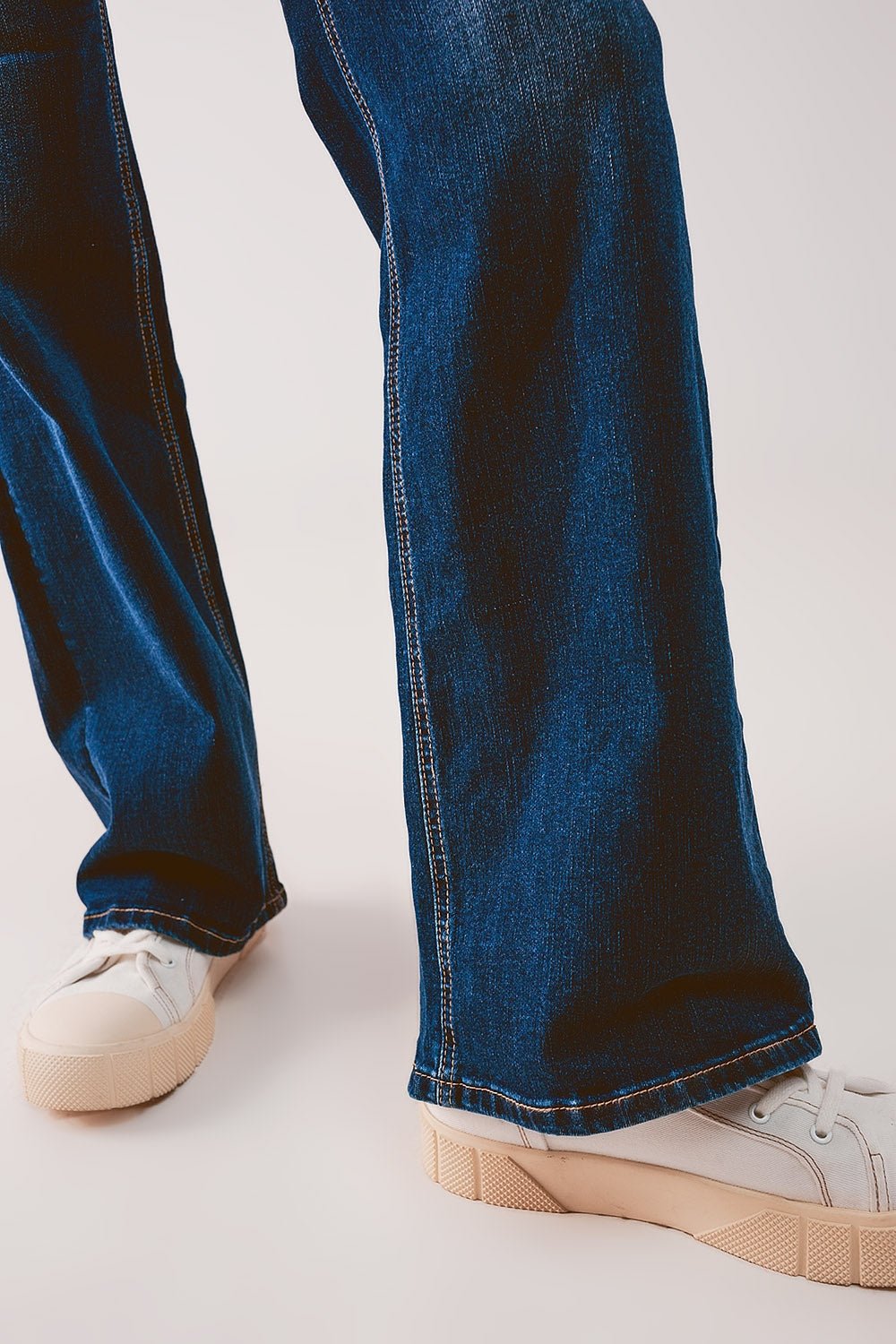 Straight Leg 90s Jeans With in Dark Blue - Mack & Harvie