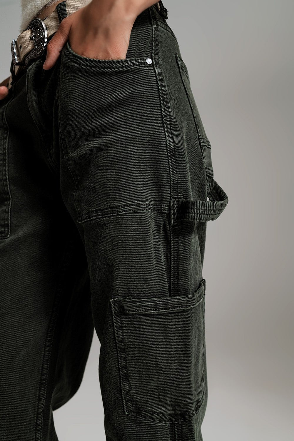 Straight Leg Cargo Pants in Dark Green - Mack & Harvie