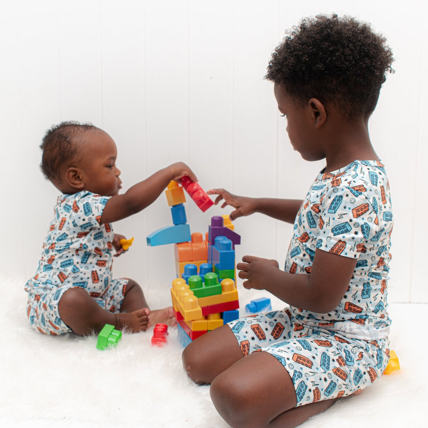 TWO PIECE SHORTIE SET - Legos - Mack & Harvie