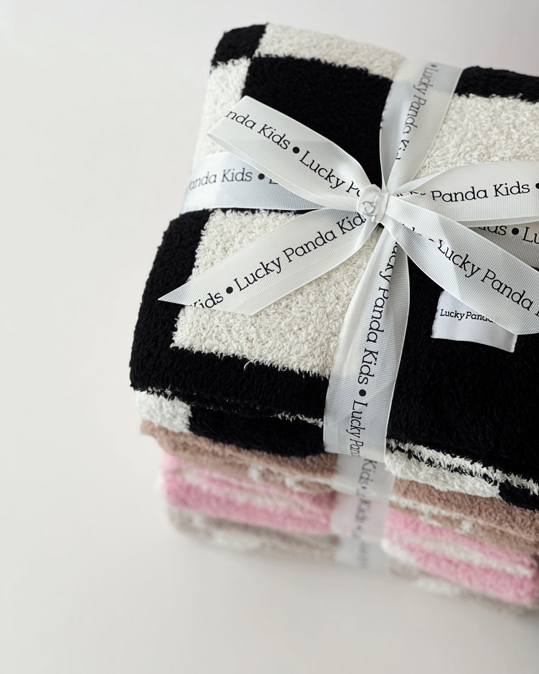 Checkered Plush Blanket | Black - Mack & Harvie