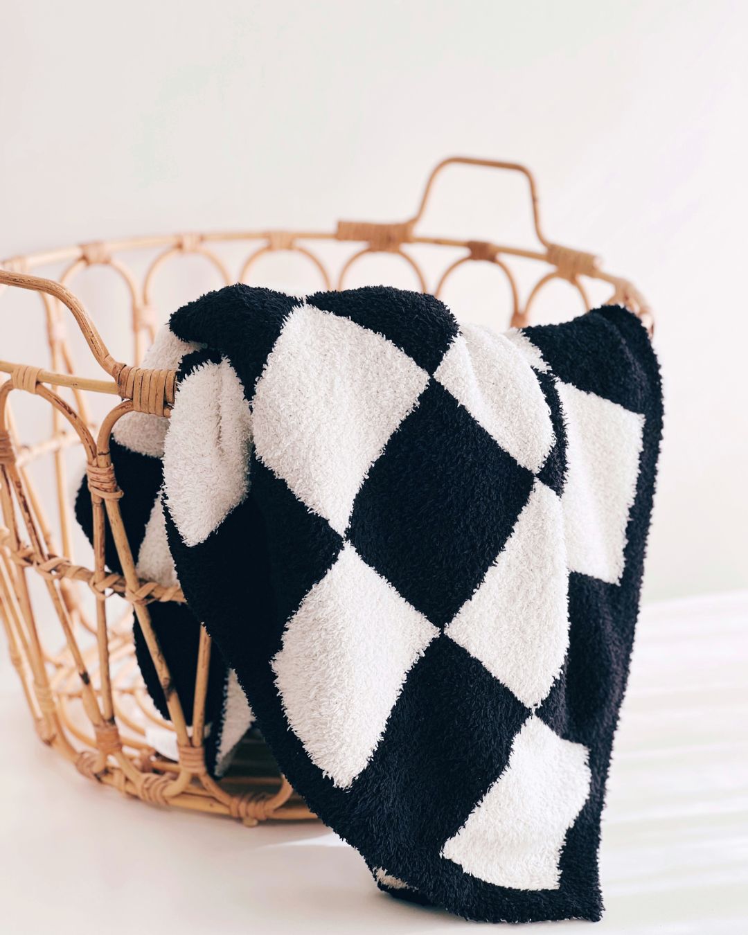 Checkered Plush Blanket | Black - Mack & Harvie