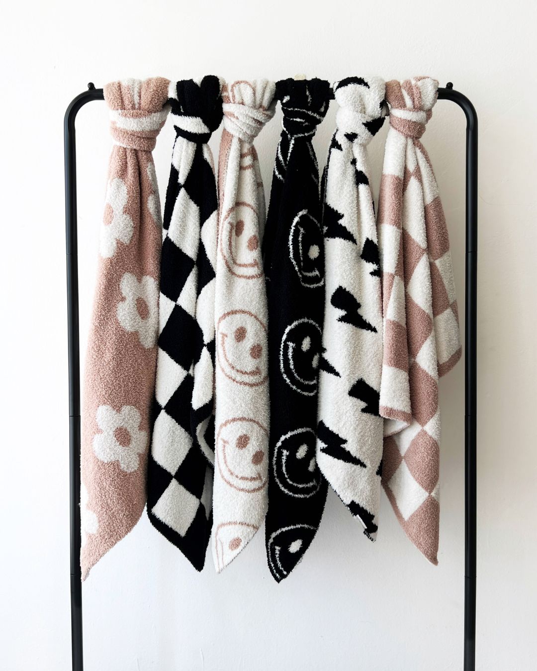 Checkered Plush Blanket | Black - Mack & Harvie