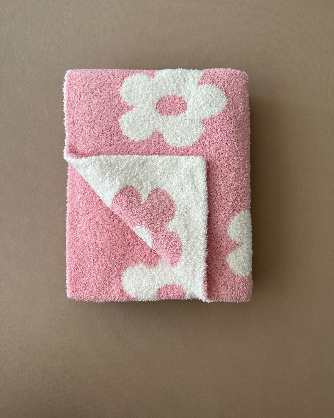 Daisy Fuzzy Blanket | Pink - Mack & Harvie