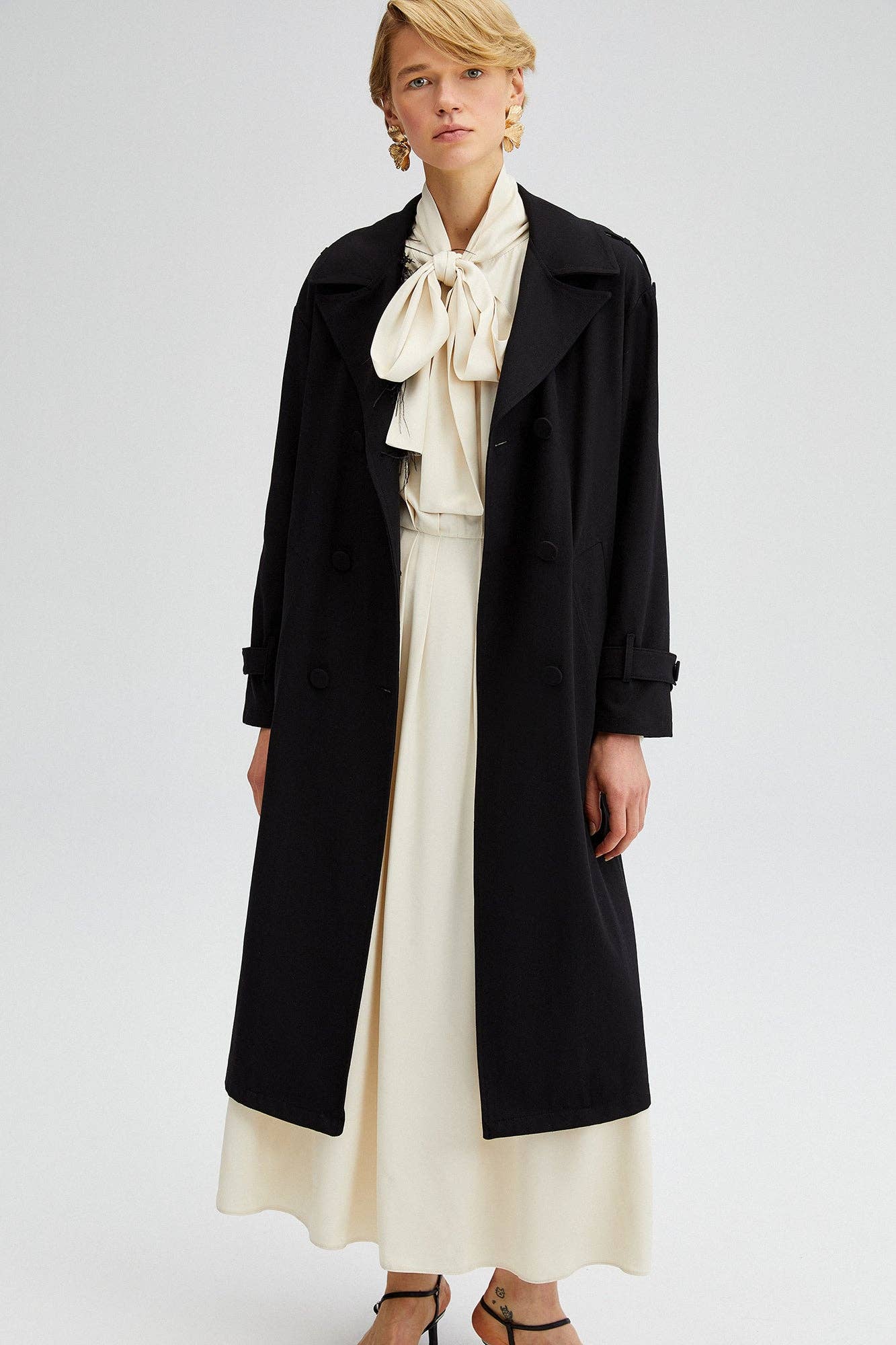 FEATHER DETAILED GABARDINE TRENCHCOAT - Mack & Harvie