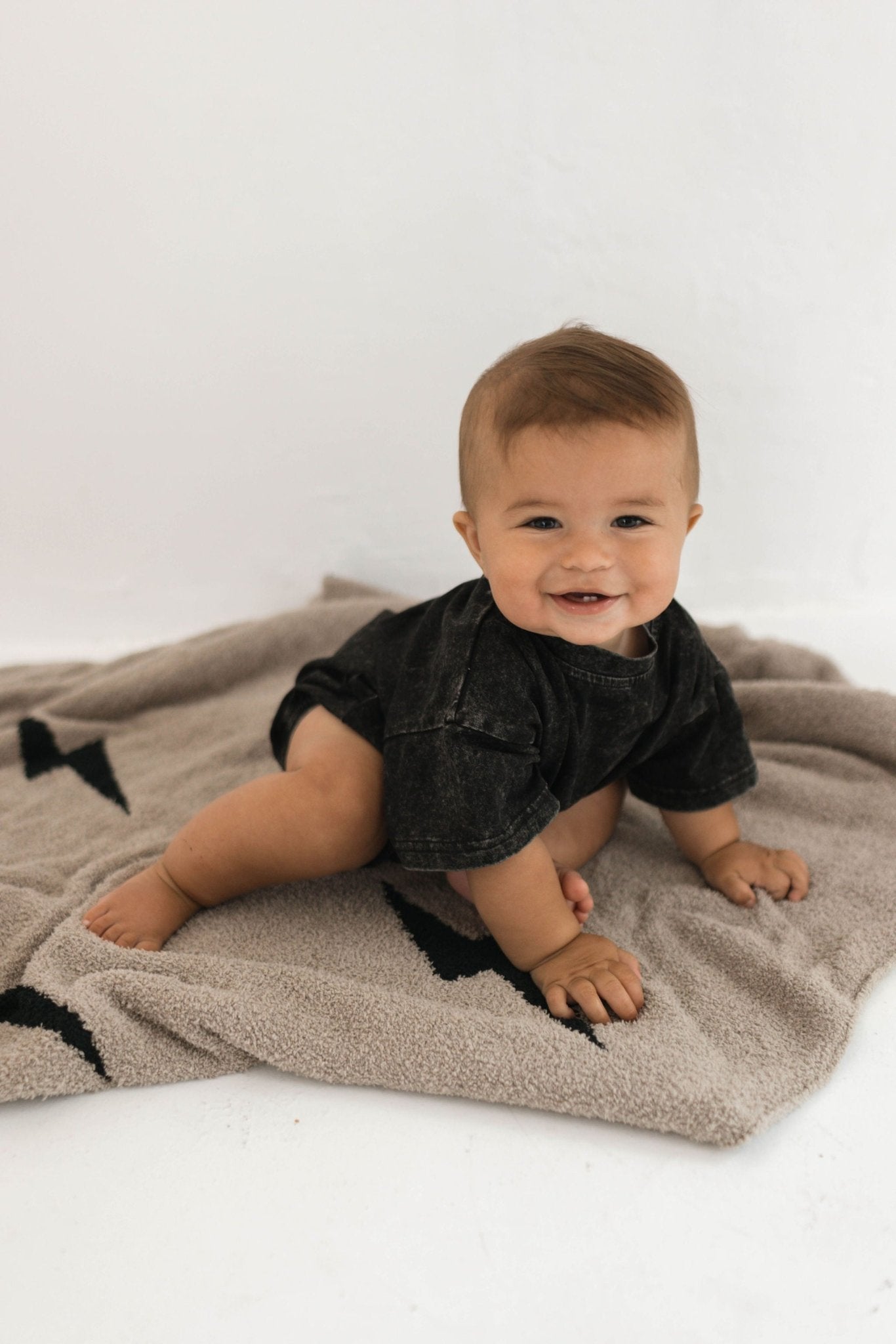 Lightning Bolt | Plush Blanket - Mack & Harvie