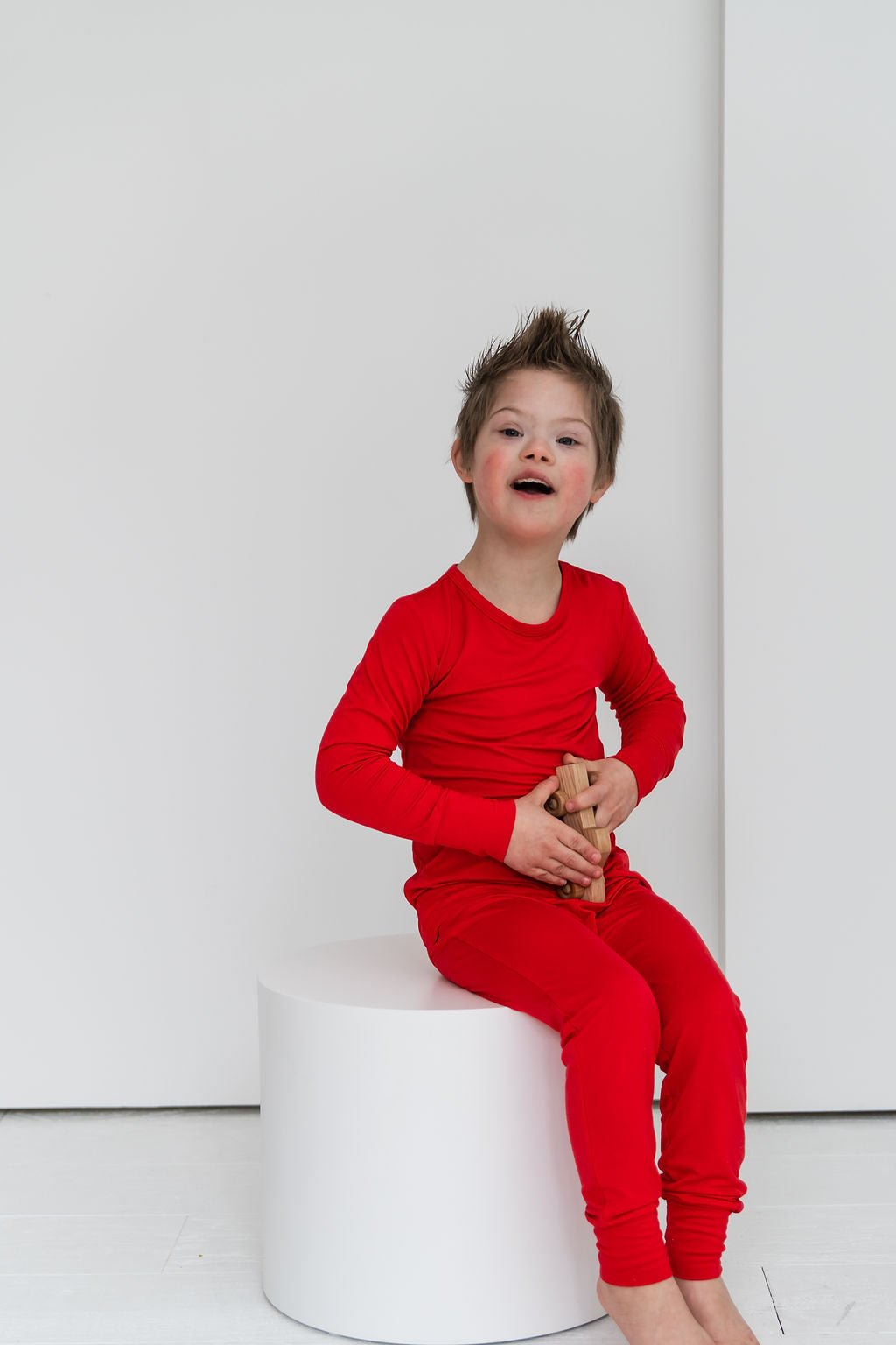 Lincoln Solid Red Bamboo 2-Piece Long Sleeve Set - Mack & Harvie